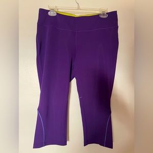 Women’s New Balance Size L Knee Length Leggings/Bottoms
